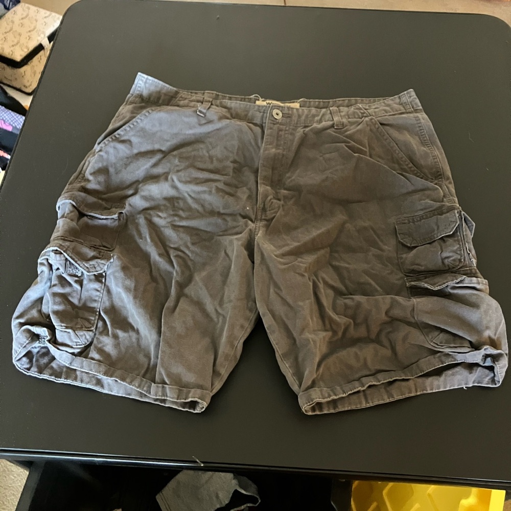 Wrangler Men's Dark Gray Cargo Shorts